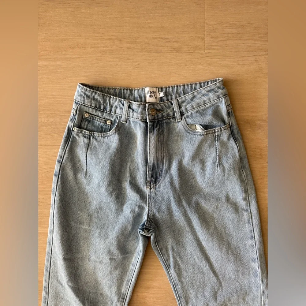 Princess Polly High Rise Light Blue Jeans Straight Leg - Picture 2 of 4